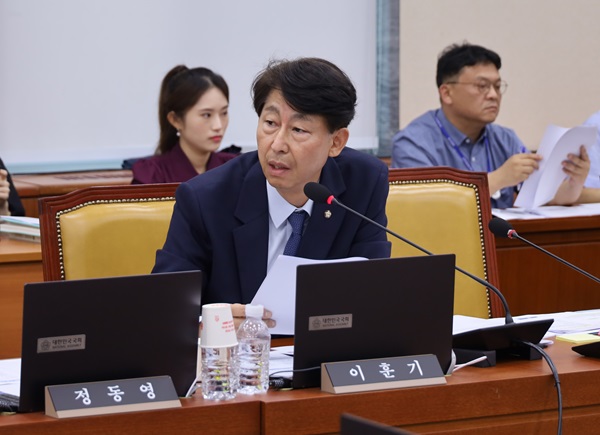 이훈기 "코스닥 저평가 해소해야"···'주가누르기 방지법' 추진 - 뉴스 썸네일 이미지