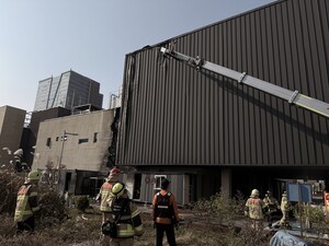 인천 송도소방서 건물서 화재, 46분만에 완진