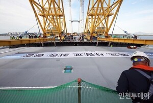 [포토] 올해 말 개통 앞둔 제3연륙교, 사장교 구간 최종 연결